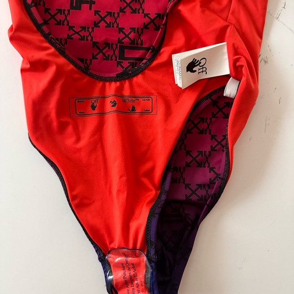 NWOT OFF-WHITE
RED SWIMSUIT WITH ARROW LOGO PRINT - Picture 5 of 7